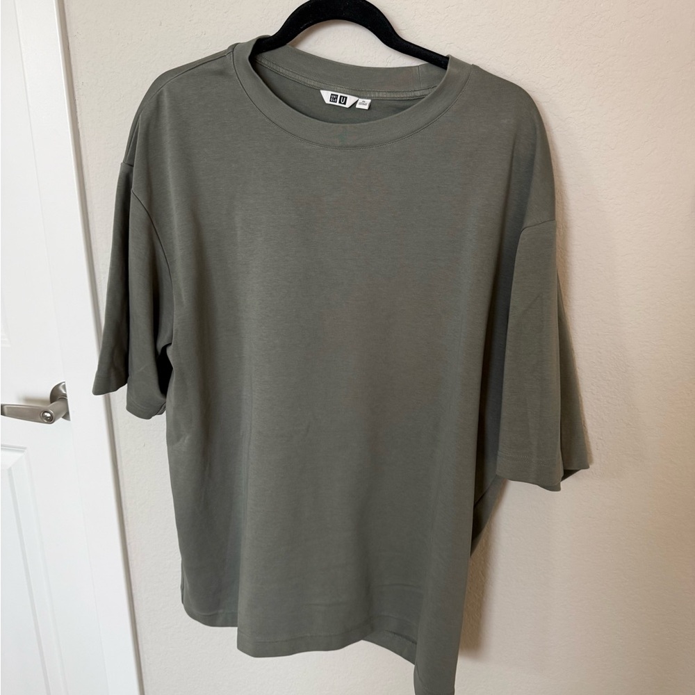 Uniqlo Sage Green Crew Neck Tee